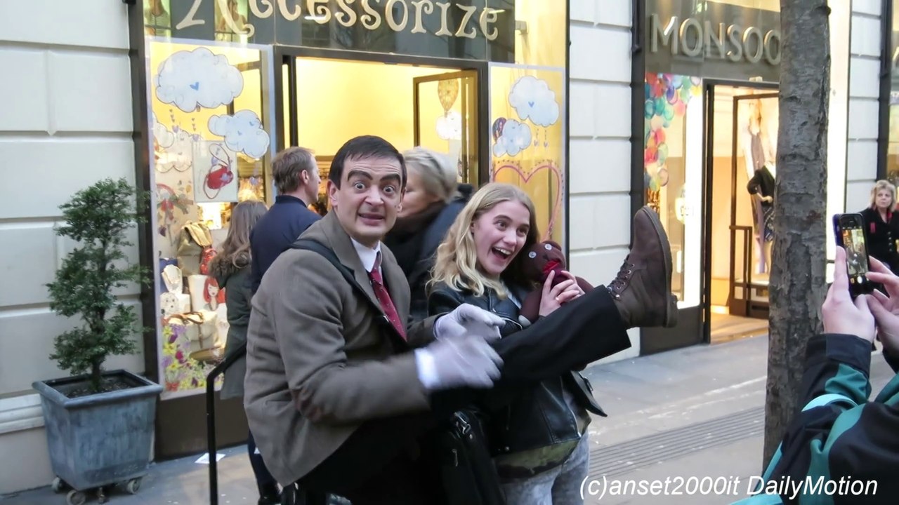Funny Mr. Bean Impersonator seen in London, Covent Garden