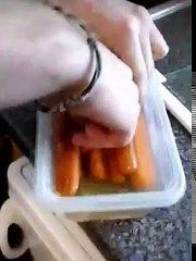 Sosisleri Leblebi Gibi Yiyen Adam