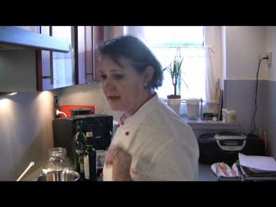 Red Kitchen - Folge 100: Teriyaki vom Lachs auf lauwarmen Gurkengemüse