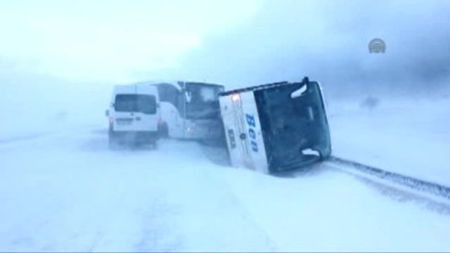 Afyonkarahisar'da Zincirleme Trafik Kazası: 32 Yaralı