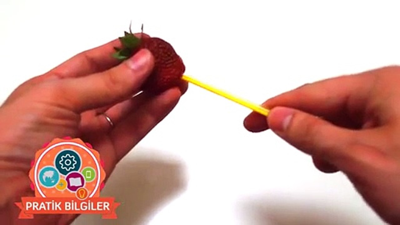 Çileğin yaprağını çıkarmanın kolay yolu! (How to clean the green part of a strawberry) ENG
