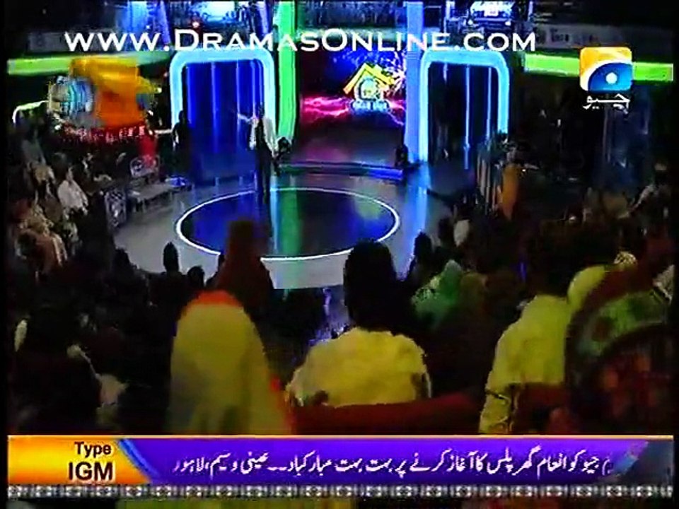 Dr. Aamir Liaquat Fell Down in his First Show of Inam Ghar Plus