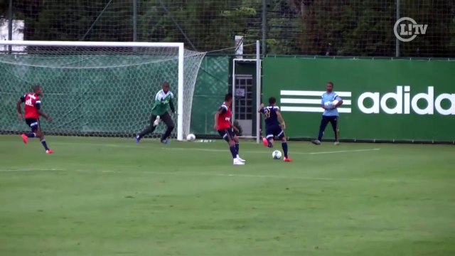 Allione limpa marcação e faz belo gol em treino no Palmeiras