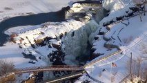 O espetáculo das Cataratas do Niágara congeladas