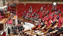 Valls promete más reformas tras superar la moción de censura y adoptarse la ley Macron
