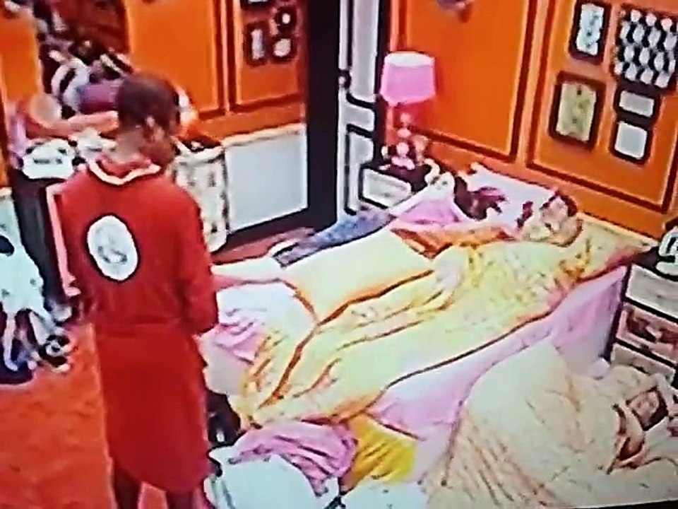 Rafael, Talita e Amanda xingam Mariza de "puta velha, piranha, quenga, satanás maquiado". Rafael, Amanda e Tamires insinuam que Adrilles e Cézar são gays.