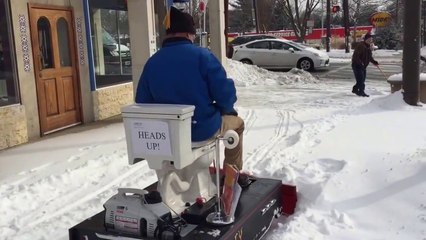 Un mini chasse-neige toilettes