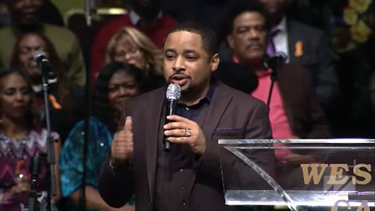 Pastor Smokie Norful My Tribute (To God Be the Glory) at Pastor Andrae Crouch Celebration of L... (Low)