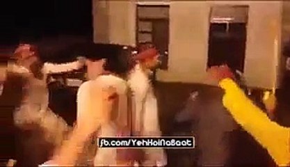 Guests Chanting 'GNG' at Singer Mustafa's Marriage