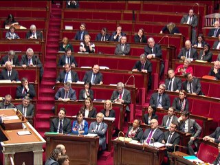 Loi Macron: rejet de la motion de censure, un jeu politique sans surprise selon la presse