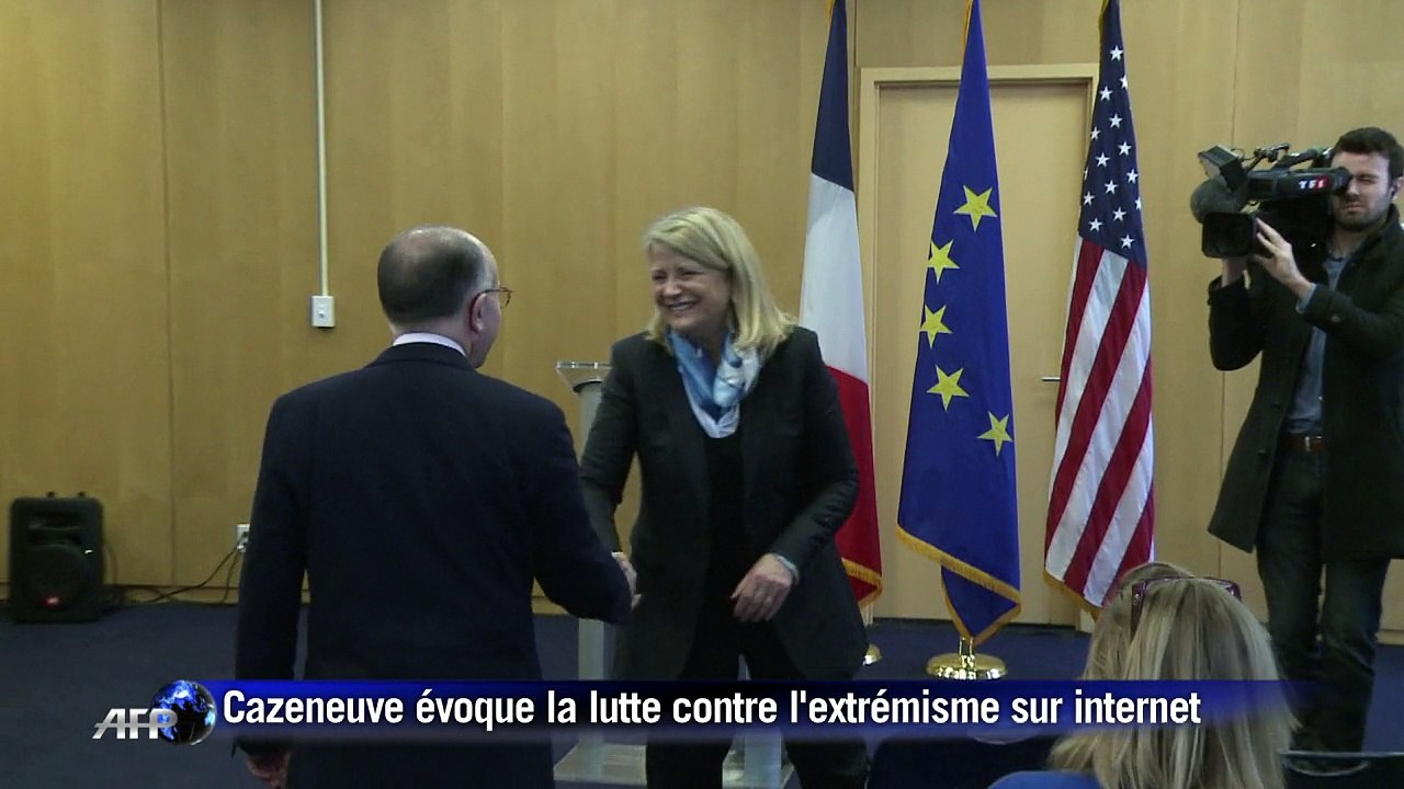 Cazeneuve évoque la lutte contre l'extrémisme sur internet