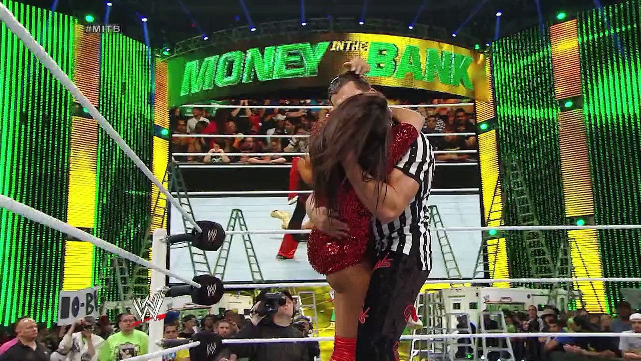 ifpd-wwe.moneybank2014-720p (1)-003
