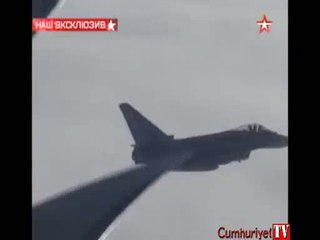 Savaş uçakları arasında tehlikeli yakınlaşma anı