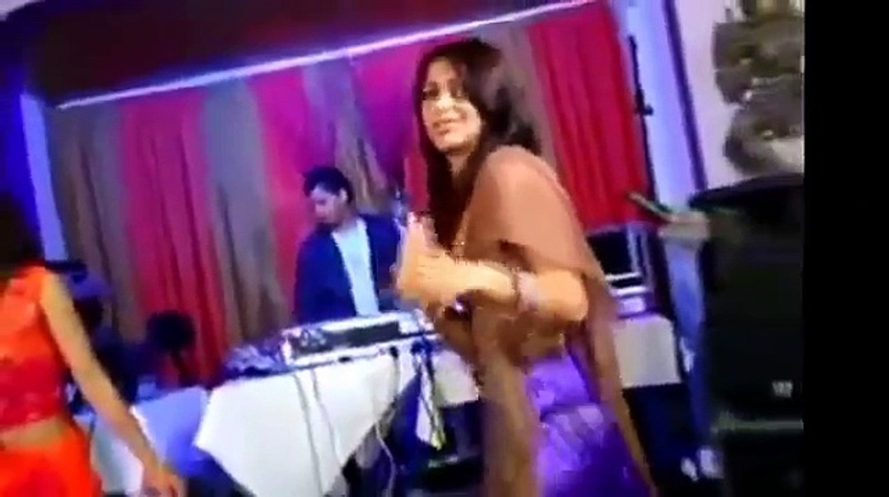 Desi Pakistani Girls Mujra Dance in Vip Style 2015
