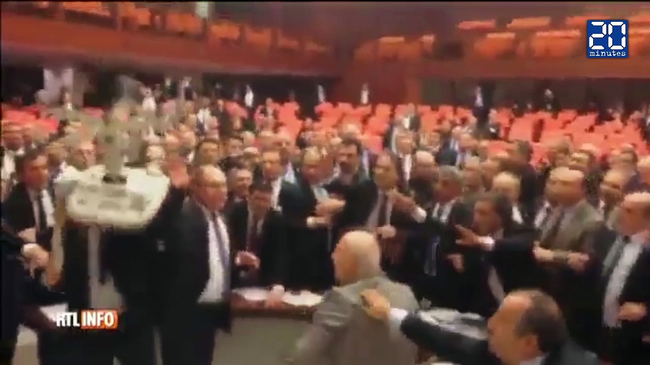 Des députés blessés à coup de marteau en Turquie