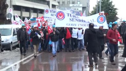 İzmit'te İşçiler Kıdem Tazminatı İçin Yürüdü