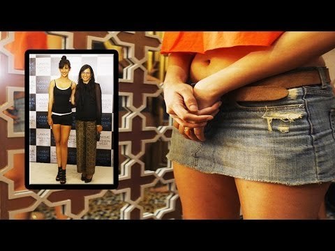 Hot Model's Exposed Her Sexy Milky Thighs