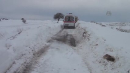 Karla Kaplı Yolda Bebeği Hastaneye Ulaştırma Seferberliği