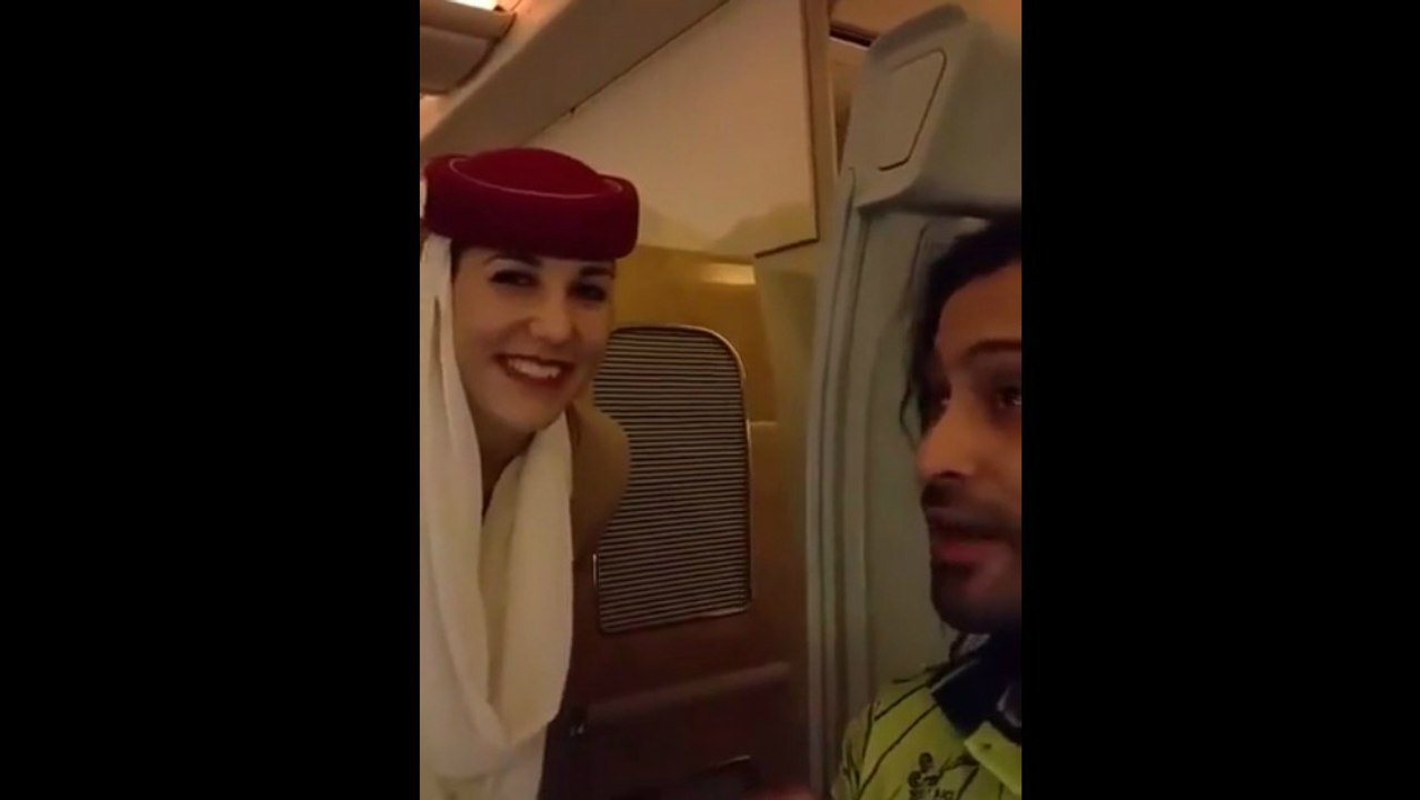 Waqar Zaka Trying To Flirt With an Emirates Air Hostess