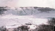 Les chutes du Niagara fument de froid