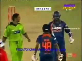 Shoaib Akhtar abusing to Harbhajan Singh in (Punjabi Gaalian) - Asia Cup 2010