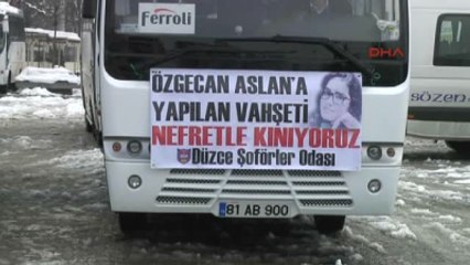 Düzce'de Minibüs Şoförlerinden Özgecan İçin Siyah Kurdeleli Eylem