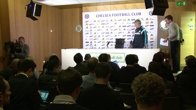 Chelsea se desculpa por torcedores racistas