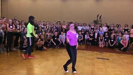 Lorsqu'elle danse, cette jeune fille oublie complètement son handicap !