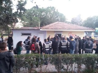 Ege Üniversitesi'nde Karşıt Görüşlü Öğrenciler Arasında Kavga: 2 Ağır Yaralı