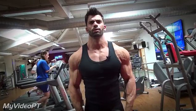 Sergi Constance Trains Shoulders