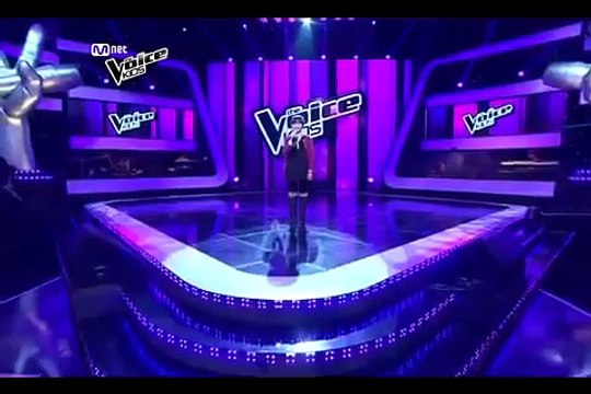 у маленькой девочки просто ангельский голос!