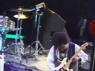 Youtube: rapero golpeó brutalmente a una fanática en pleno concierto (VIDEO)