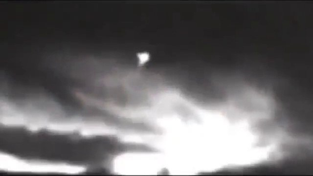 Étranges Phénomènes Se Produisent;[Lumières Mystérieuses Des Ovni