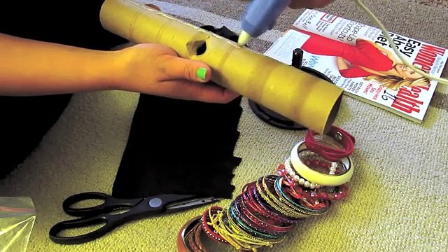 DIY Bracelet Holder - Cheap & Easy! (Low)