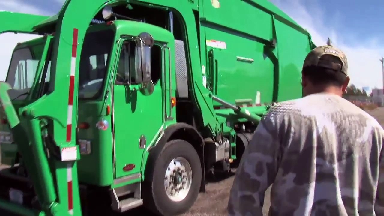 LANL debuts hybrid garbage truck