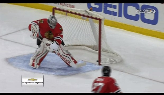Blackhawks' Corey Crawford gives up terrible goal from center ice