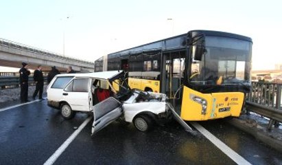 İki Şehirde İki Büyük Kaza: Yüzlerce Araç Birbirine Girdi