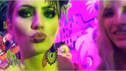 Clarinha e as amigas Ariane e Raquel no Anhembi 21-02-2015