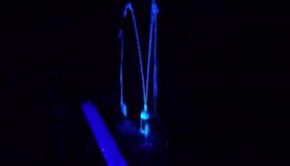 What Happen When Tonic Water and Mentos in Blacklight ???