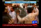 Watch PTI Workers Surround Javed Hashmi