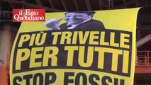 Sblocca Italia, blitz Greenpeace a piattaforma Eni: “Renzi, basta trivelle nel Mediterraneo” - Il Fatto Quotidiano