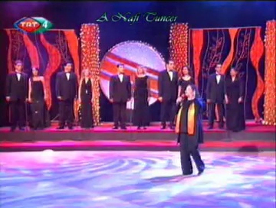 Sabahat AKKİRAZ *Dam Üstüne Çul Serer*