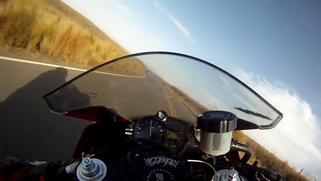 Yamaha R1 Vs Porsche 911 GT3 RS