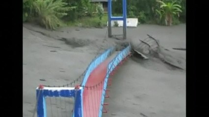 Heavy flooding nearly sweeps away bridge in Peru