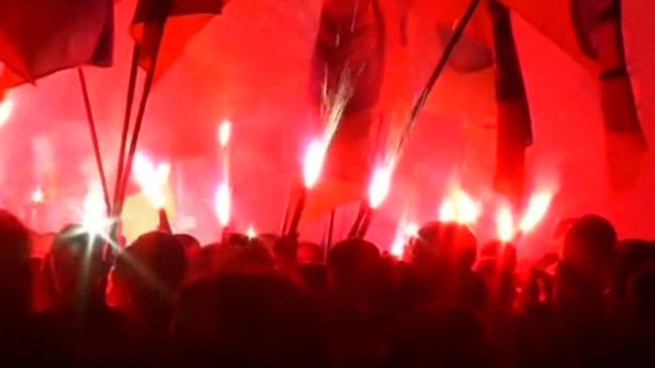 Right-wing protesters march through Kiev