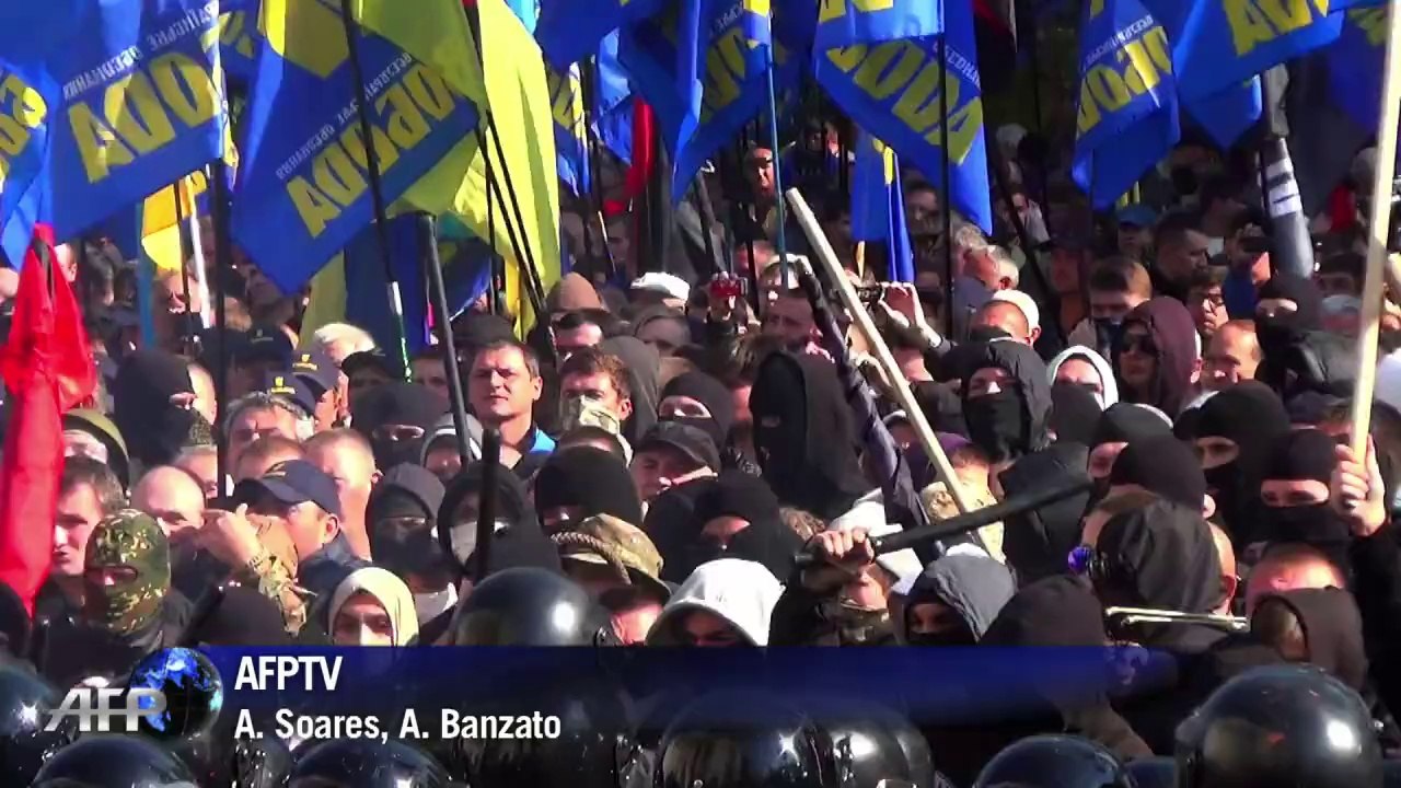 Confrontos deixam 15 feridos e 37 presos na Ucrânia