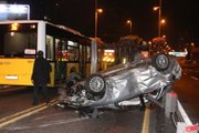 Otomobil Bariyerleri Aşıp Metrobüs Yoluna Girdi; 2 Yaralı