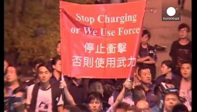 Heridos y detenidos en Hong Kong en el desalojo policial de activistas prodemocracia