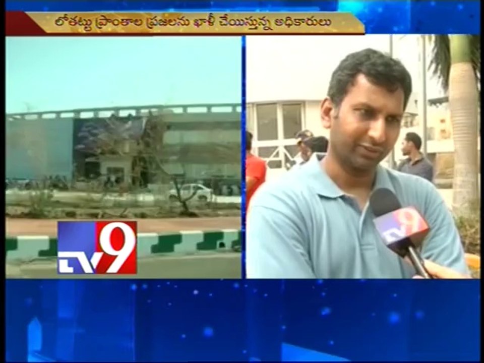 Vizag IT offices damaged by Hud Hud cyclone - Tv9