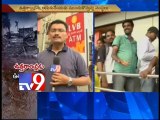Hud Hud Cyclone - Vizag ATMs turn dysfunctional,residents suffer - Tv9